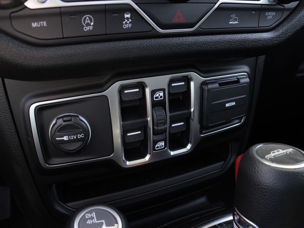 New 2026 Anvil Clear-Coat Exterior Paint Jeep Sport S Dark Sky Appearance image 15