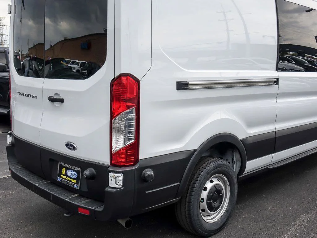Used 2024 Oxford White Ford Base image 9