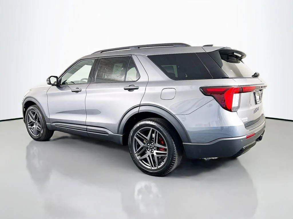 New 2026 Carbonized Gray Metallic Ford ST-Line image 11