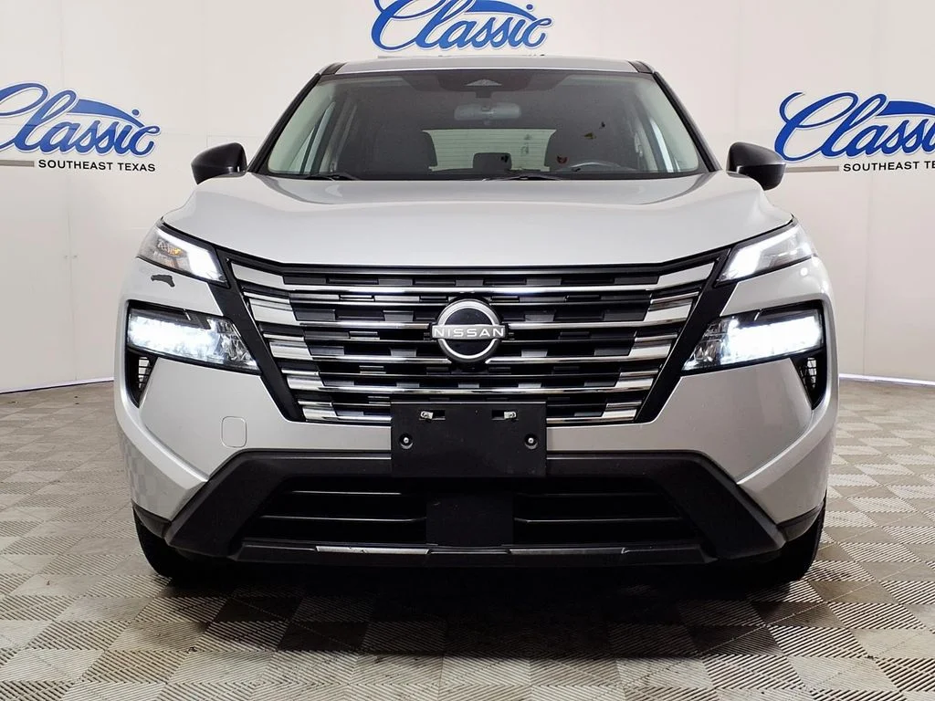 Used 2024 Silver Nissan S image 3