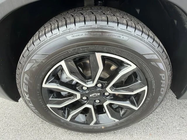 Used 2024 Iridescent Pearl Tricoat Chevrolet ACTIV image 11