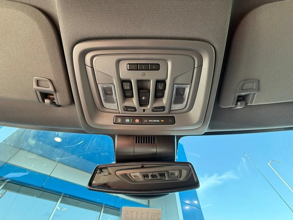 New 2026 Glacier White Tricoat GMC SLT image 31