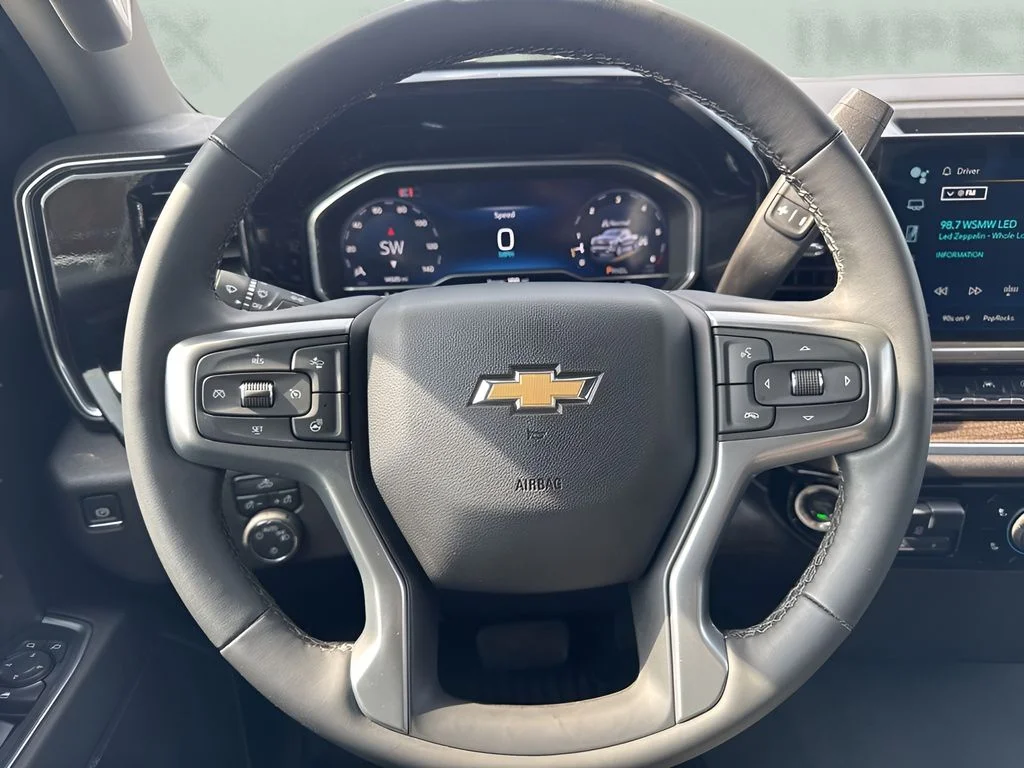 Used 2025 White Chevrolet LT - 5.3 V8 image 13