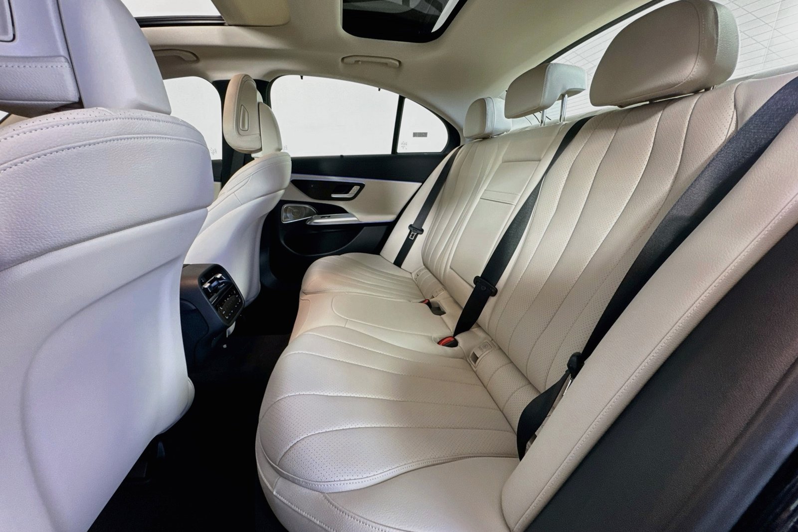 New 2027 Nautical Blue Metallic Mercedes-Benz E 350 image 22