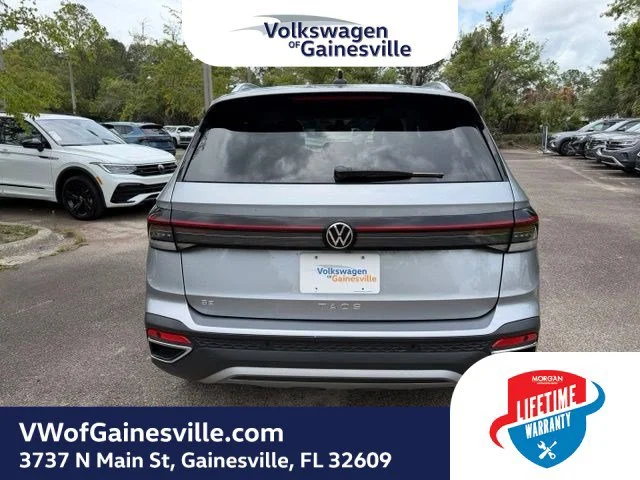Certified Used 2025 Pyrite Silver Metallic Volkswagen SE image 5