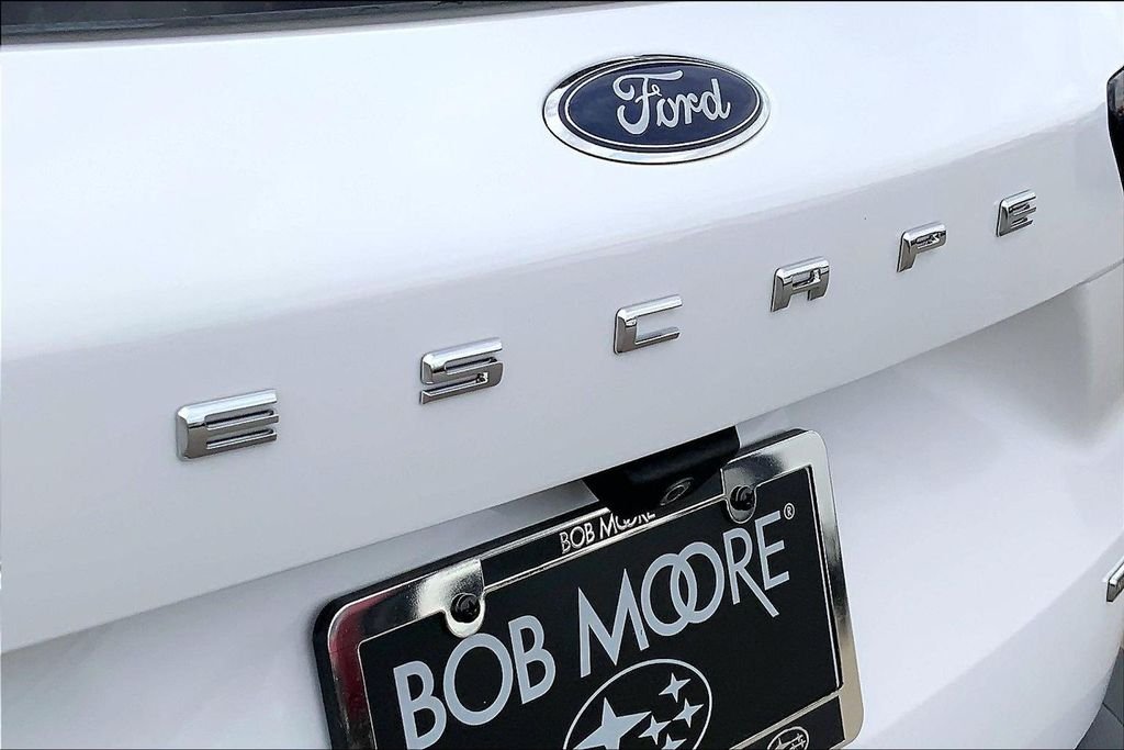 Used 2022 White Ford SE image 24
