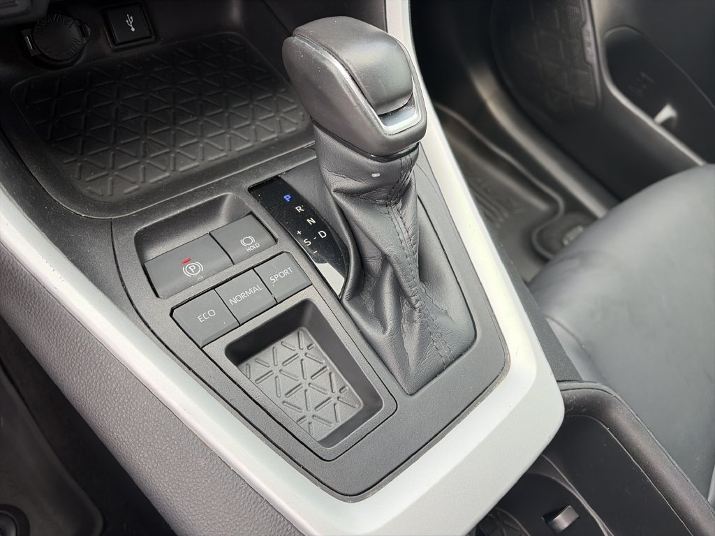 Used 2022 Gray Toyota XLE Premium image 26