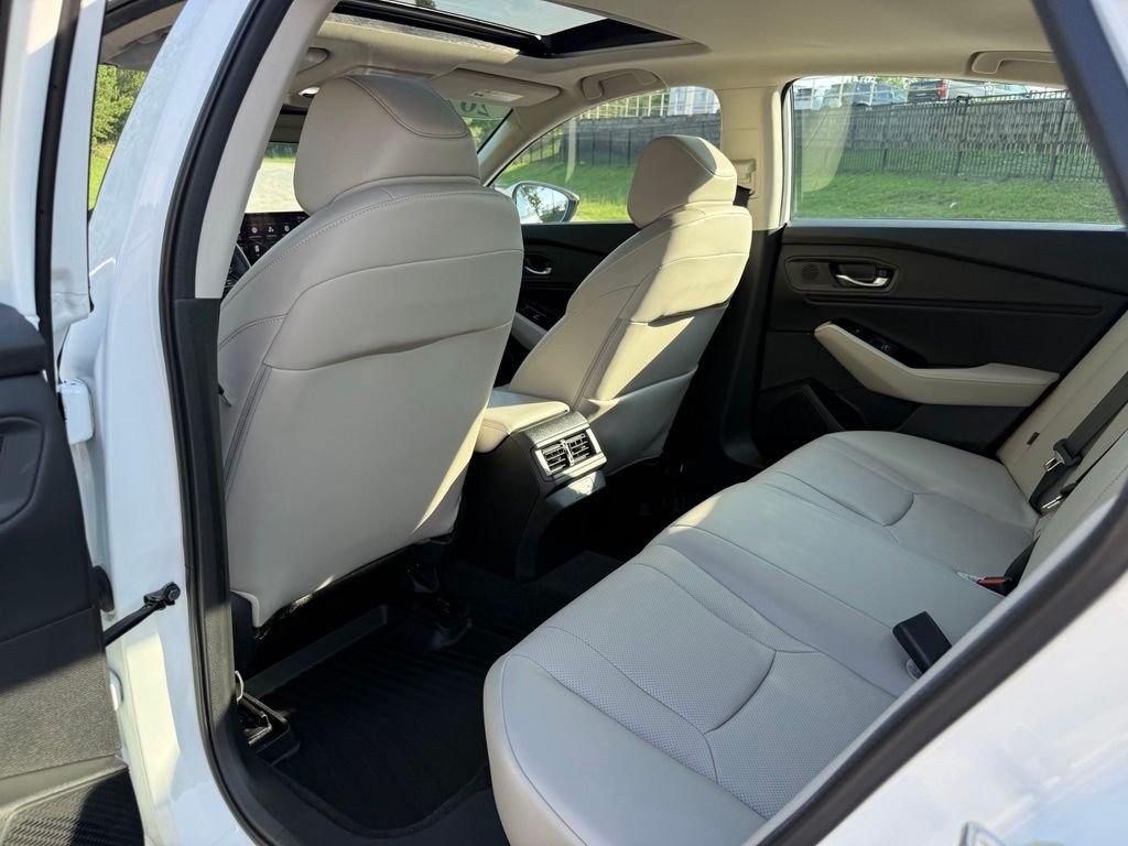 Used 2024  Honda Touring image 23