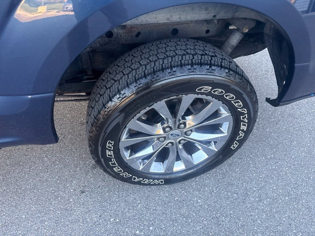 Used 2017 Blue Jeans Metallic Ford XLT image 11