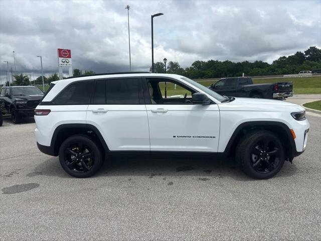 New 2026 Bright White Clear-Coat Exterior Paint Jeep Limited image 11