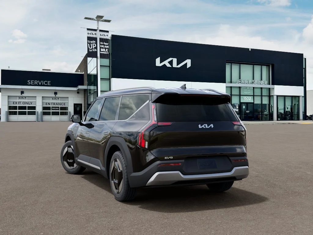 New 2026 Ebony Black Kia Wind image 4