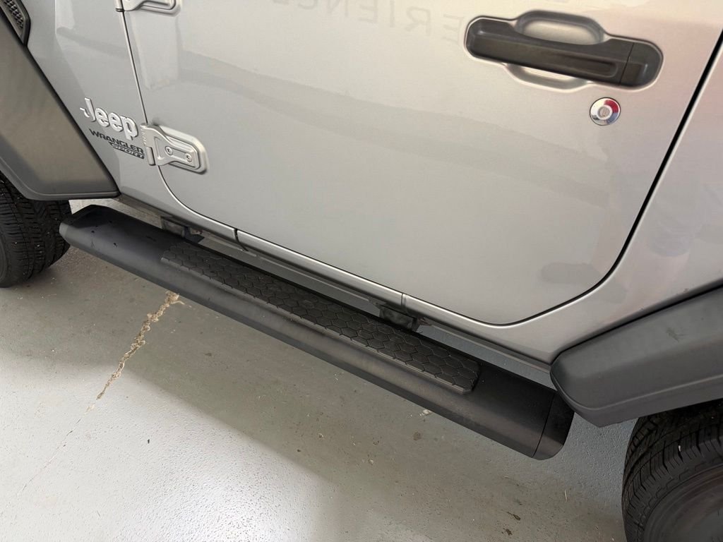 Used 2018 Silver Jeep Sport S image 3