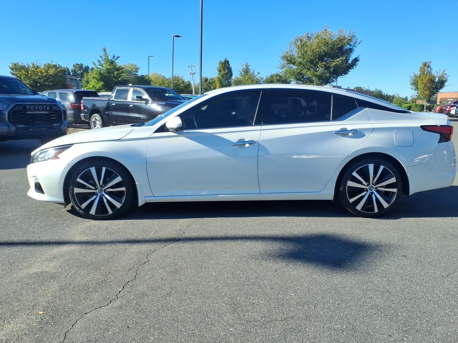 Used 2020 Pearl White Tricoat Nissan 2.0 Platinum image 3