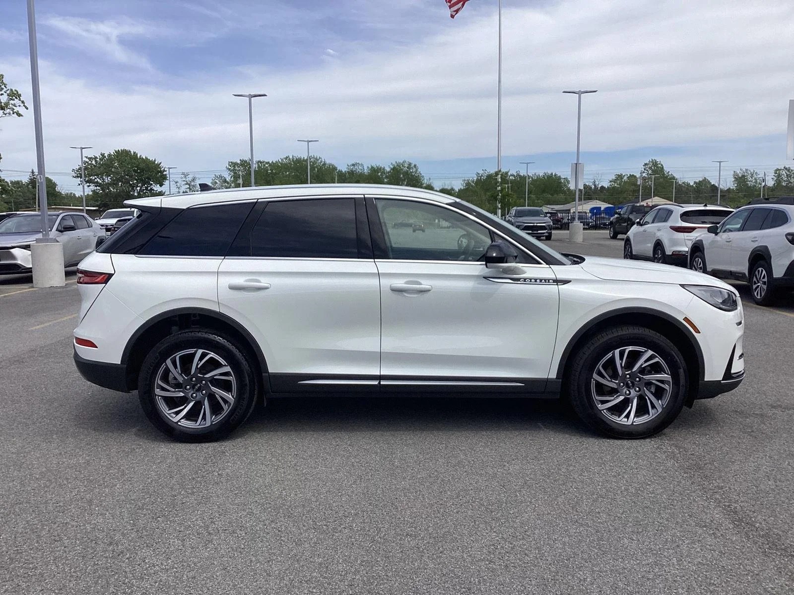 Used 2024 Pristine White Metallic Tri-Coat Lincoln Premiere image 10