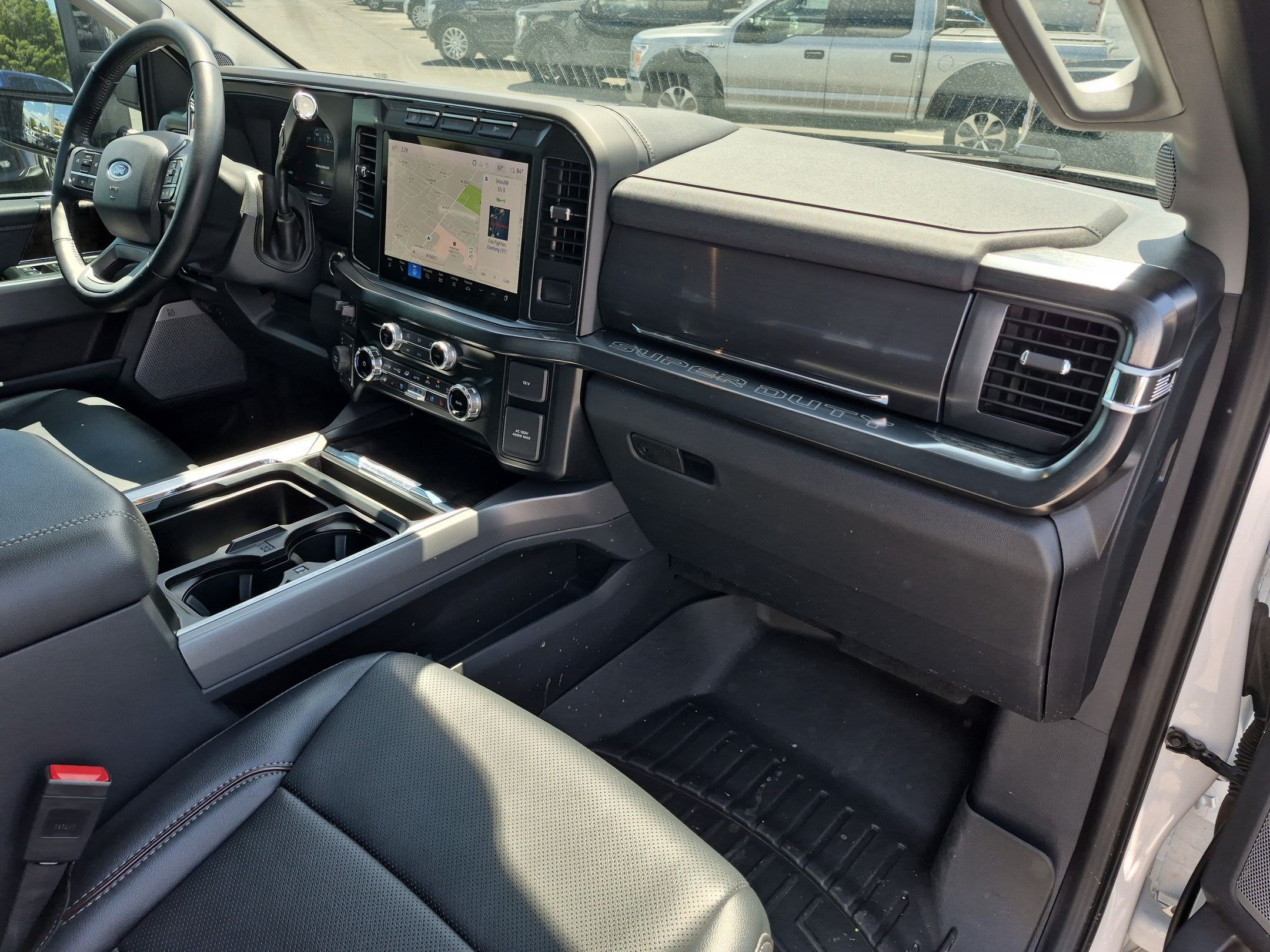 Used 2024 White Metallic Ford LARIAT image 33