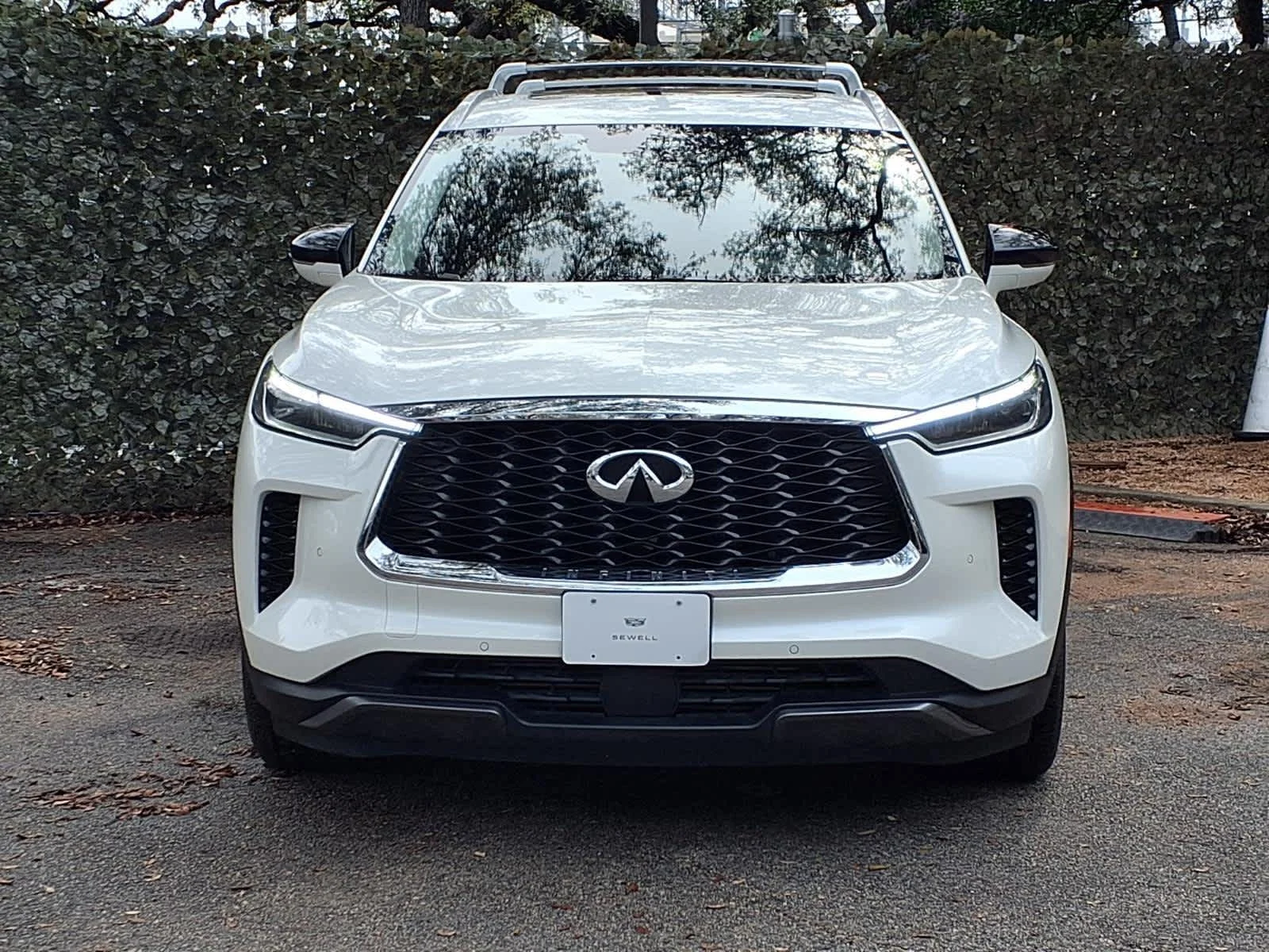 Certified Used 2025 Majestic White INFINITI SENSORY image 2
