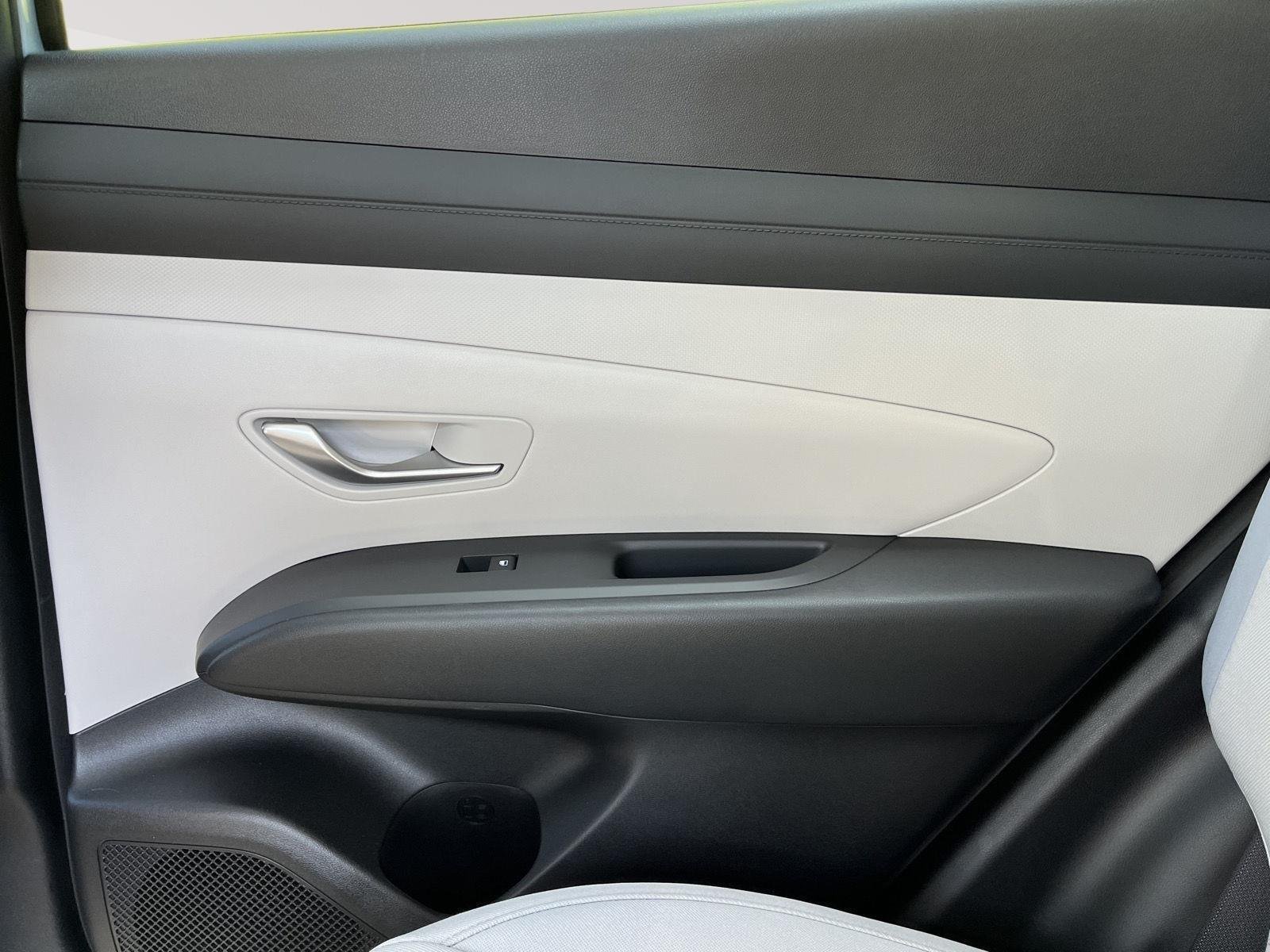 Used 2025 Shimmering Silver Hyundai SE image 15