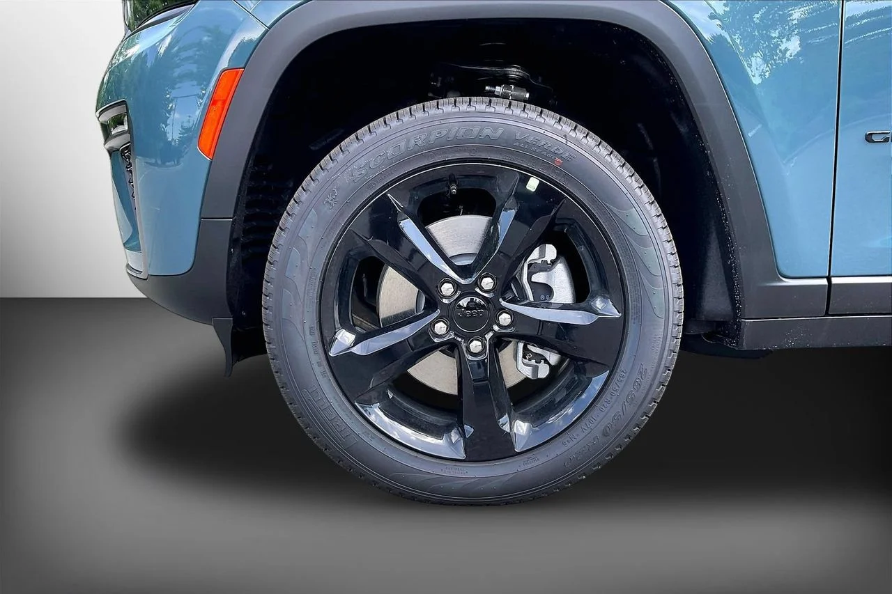 New 2026 Steel Blue Exterior Paint Jeep Limited image 30