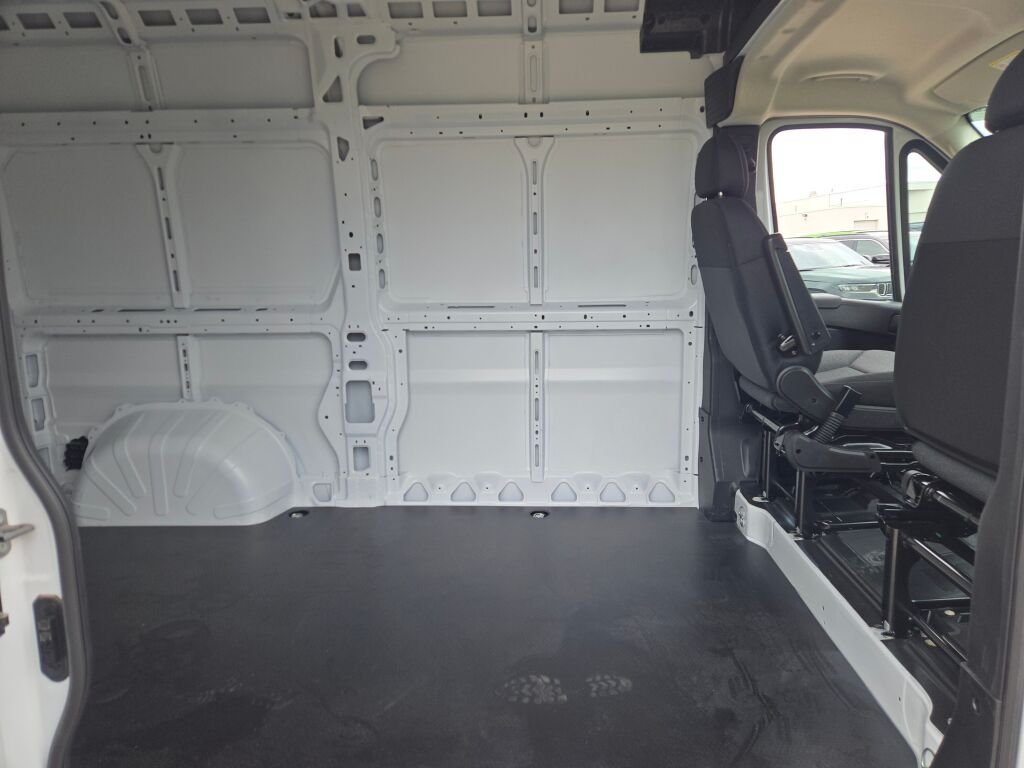 New 2026 Bright White Clearcoat RAM Base image 9