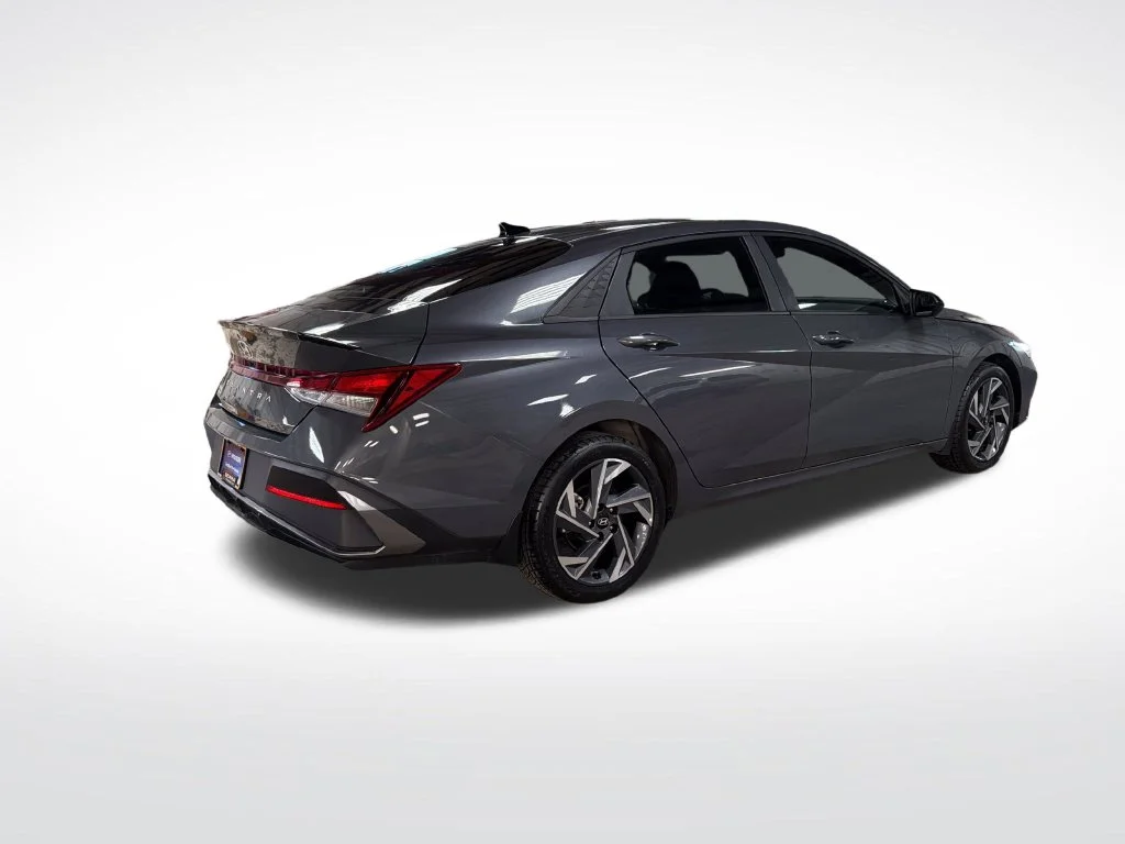 Used 2025 Gray Hyundai SEL Sport image 5