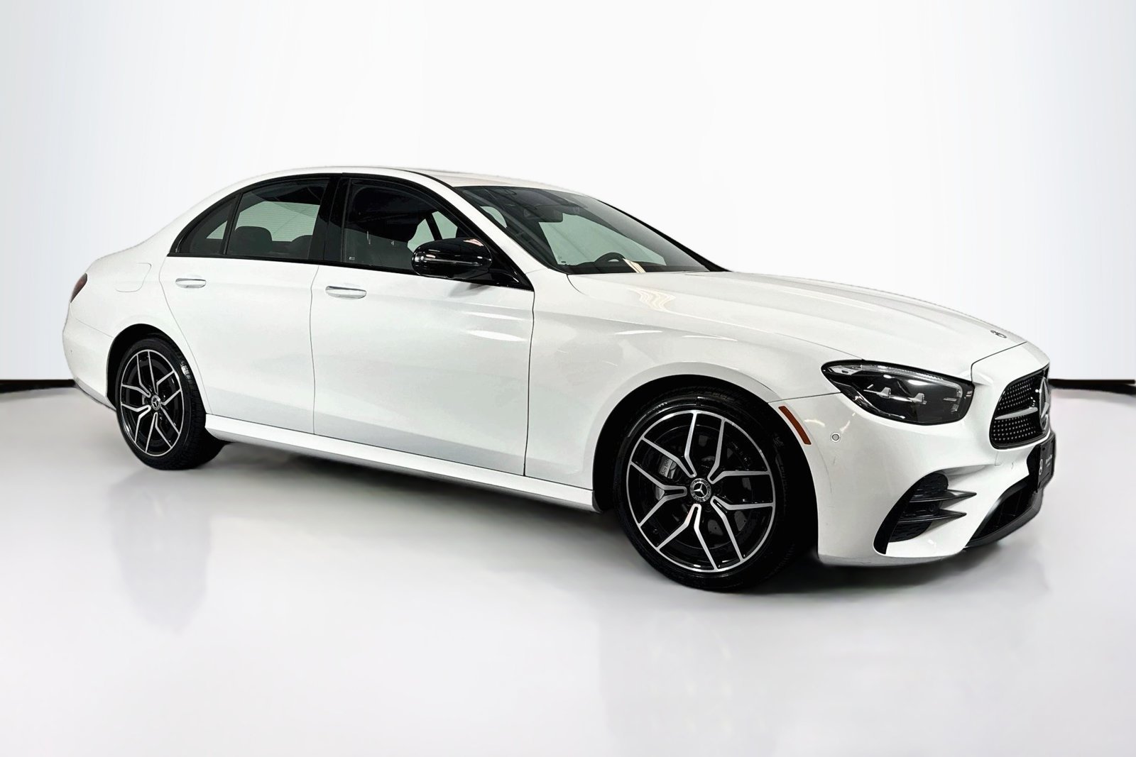 Certified Used 2022 Manufaktur Diamond White Mercedes-Benz E 350 image 3