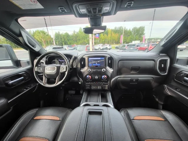 Used 2021 White GMC AT4 image 14