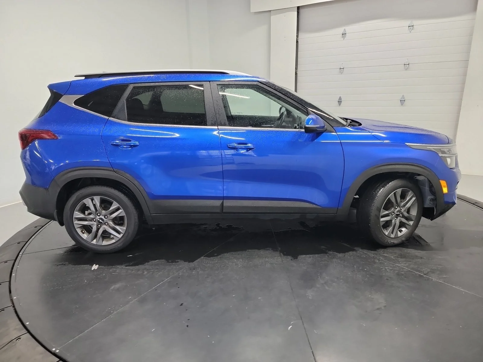 Used 2023 Neptune Blue Kia S image 9