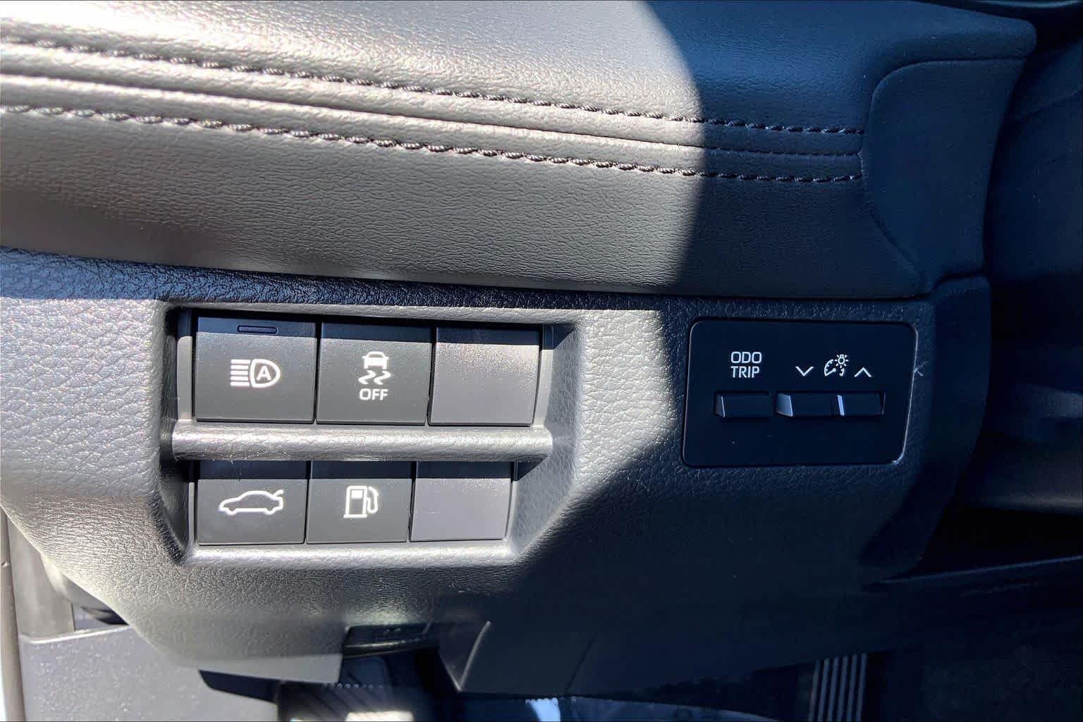 Used 2019 Wind Chill Pearl Toyota XLE image 36