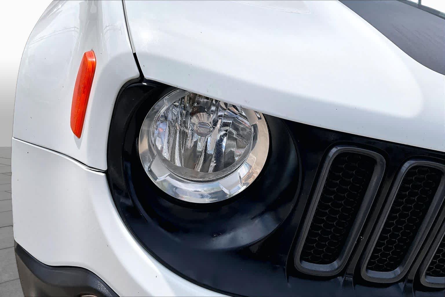 Used 2017 Alpine White Jeep Trailhawk image 27