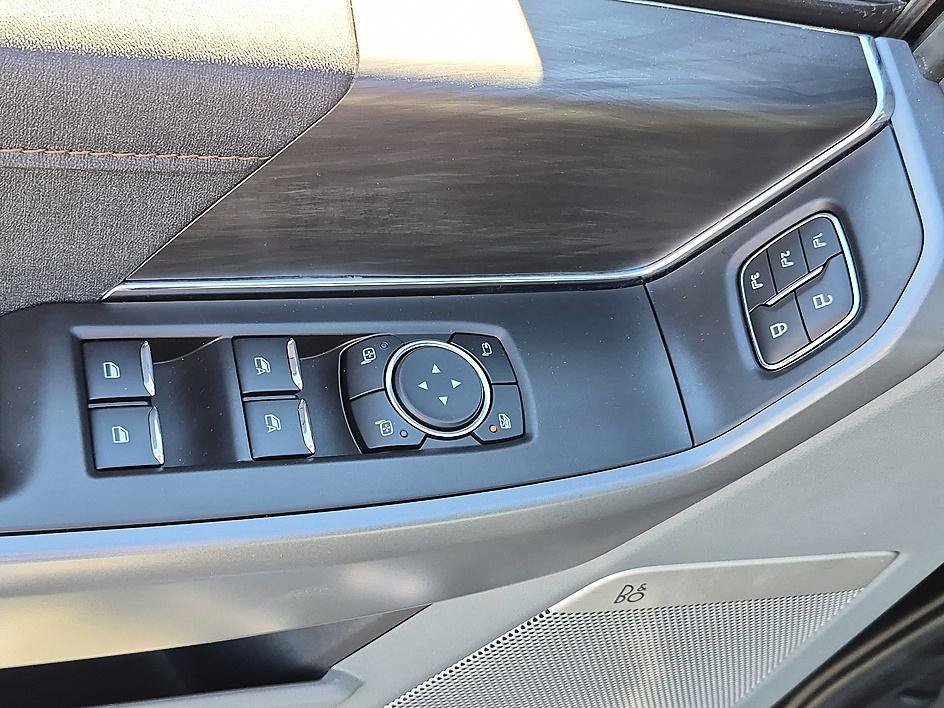 Used 2025 Blue Metallic Ford LARIAT image 13