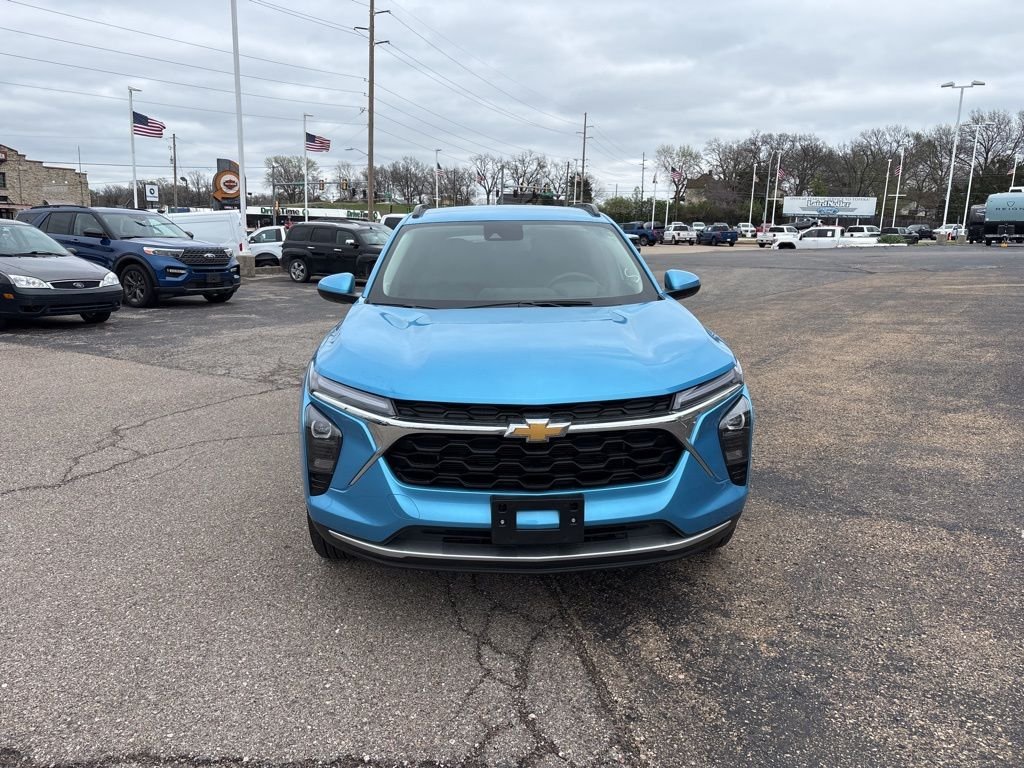 Used 2025 Chevrolet Trax LT with VIN KL77LHEP8SC336813 for sale in Kansas City