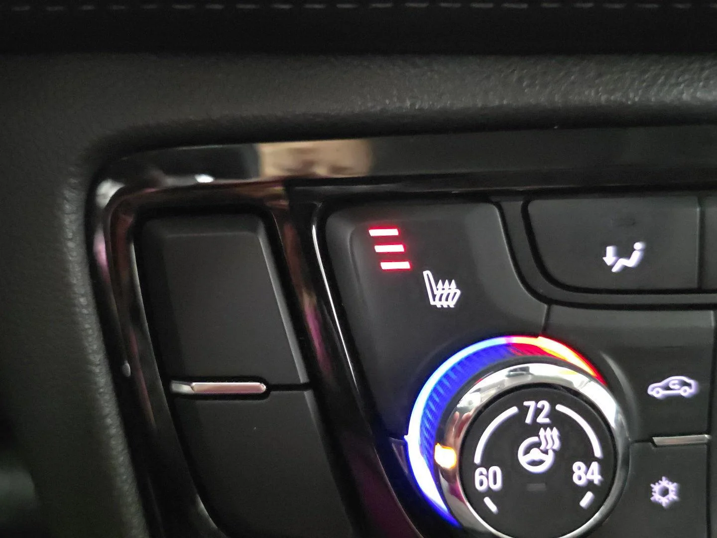 Used 2019 White Frost Tricoat Buick Essence image 19