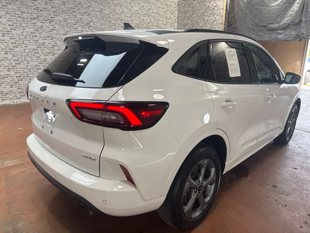 Used 2023 Oxford White Ford ST-Line Select image 7