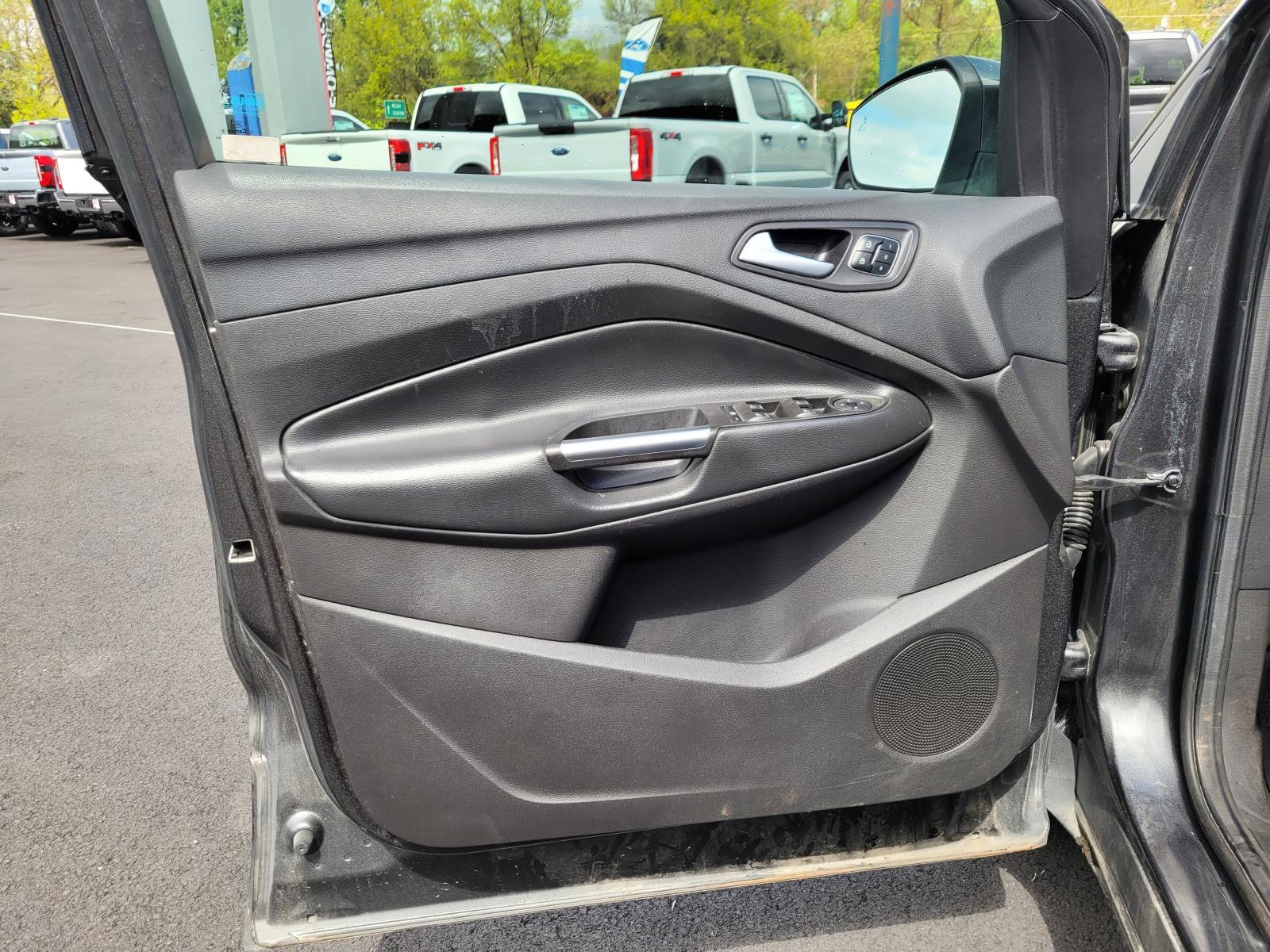 Used 2017  Ford Titanium image 12
