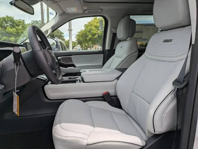 New 2026 Star White Metallic Tri-Coat Ford Platinum image 56