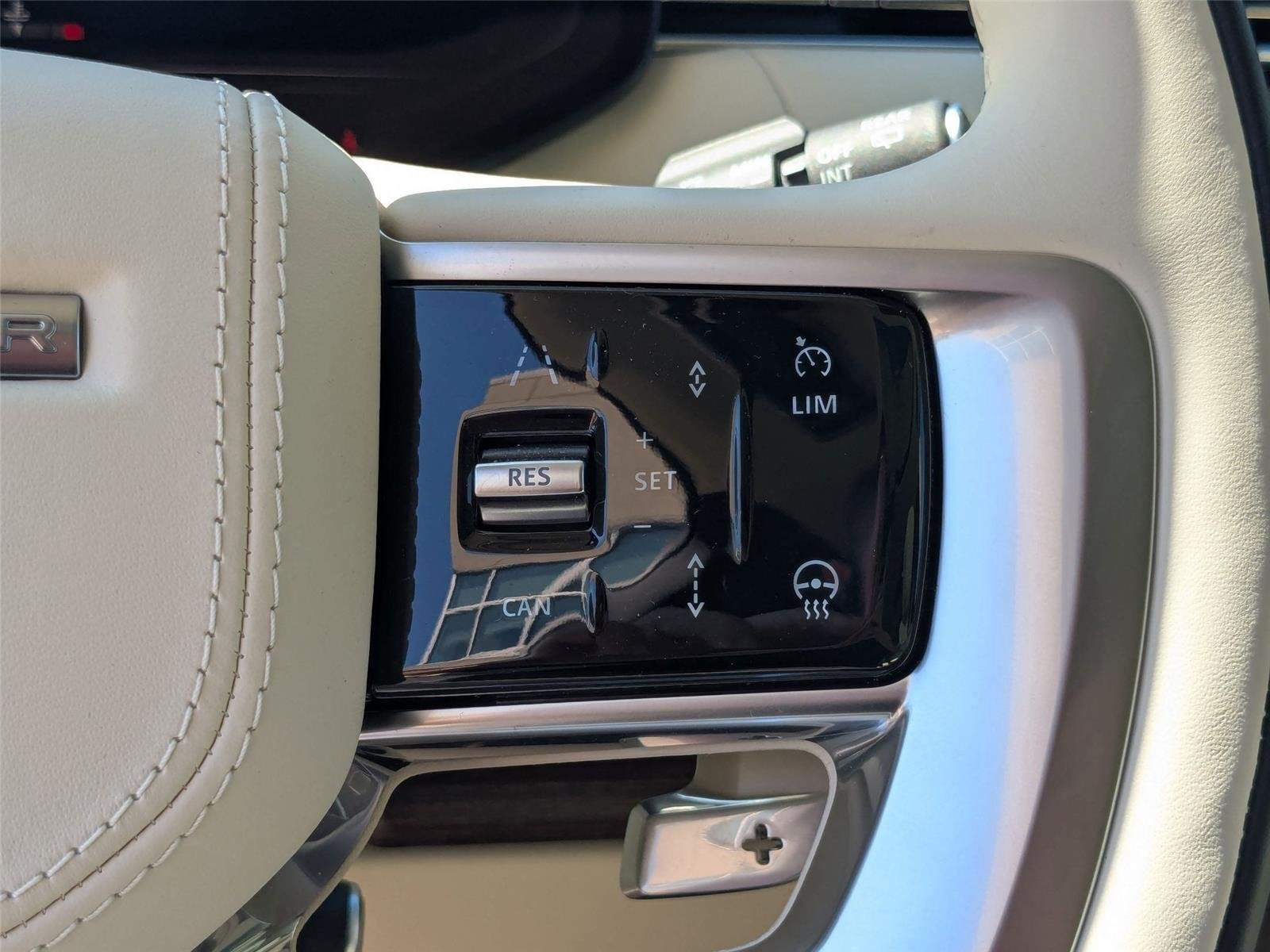 New 2026 Icy White Land Rover SE image 17