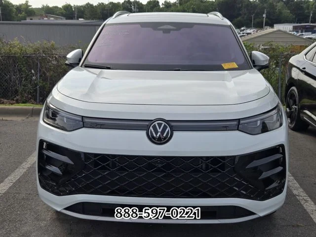 Used 2025 White/off-white Volkswagen 2.0T SEL R-Line image 12
