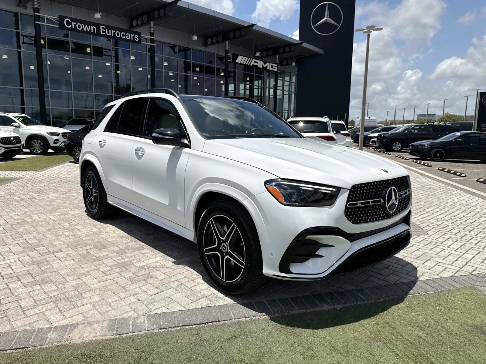 New 2026 Moonlight White Mercedes-Benz 350 4MATIC® SUV image 7