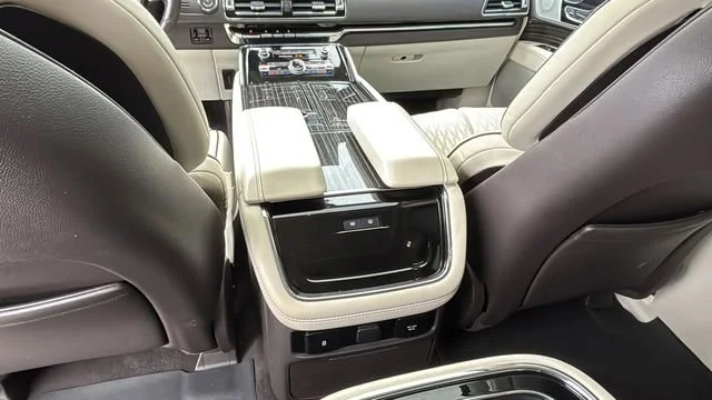 Used 2022 Silver Lincoln Black Label L image 21
