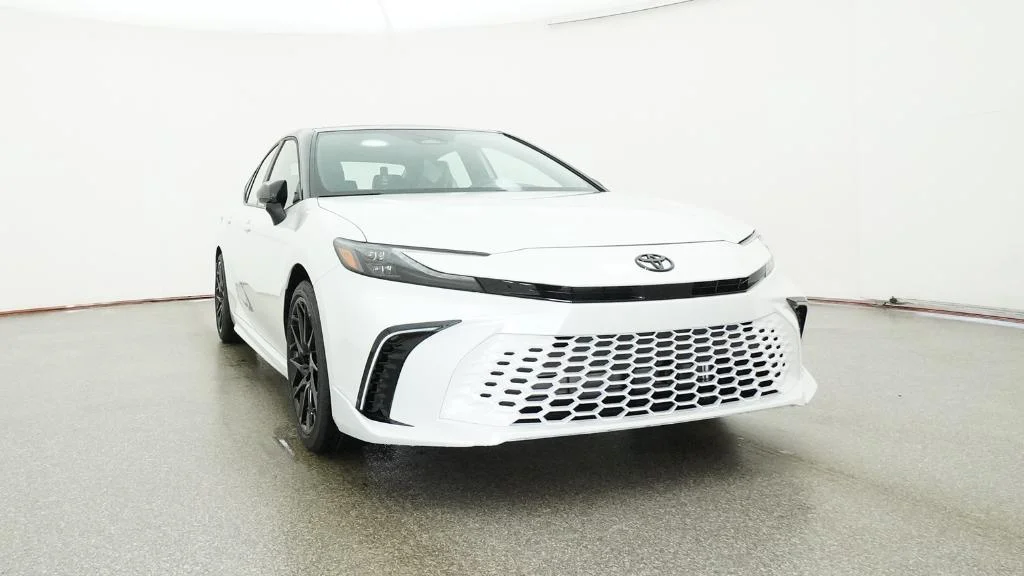 New 2026 Wind Chill Pearl with Midnight Black Metallic roof Toyota XSE image 6