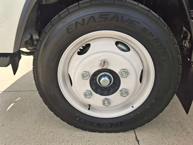 New 2025 White Chevrolet wt image 19