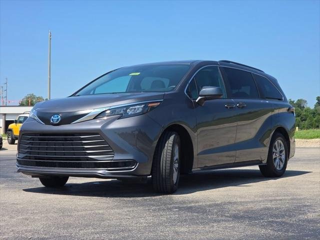 Certified Used 2025 MAGNETIC GRAY MET. Toyota  image 18