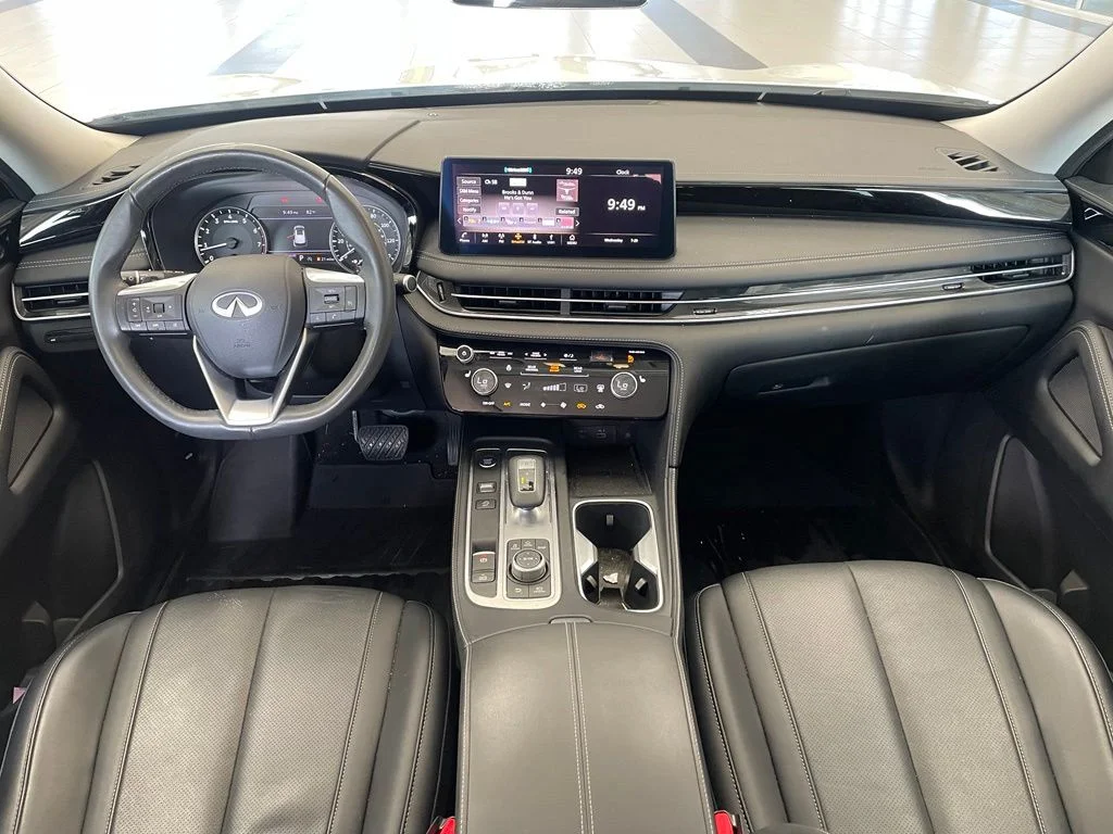 Used 2025 White INFINITI PURE image 12