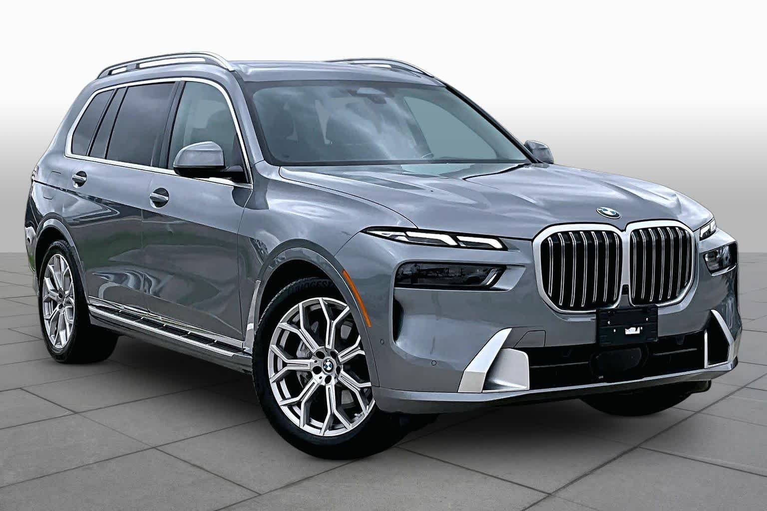 Used 2026 Skyscraper Grey Metallic BMW xDrive40i image 2