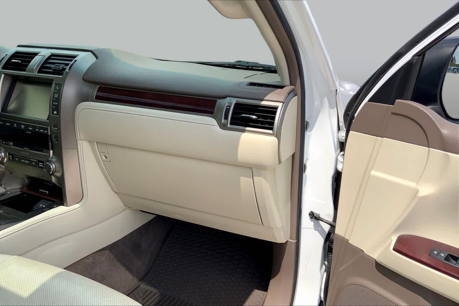 Used 2014 Starfire Pearl Lexus  image 18