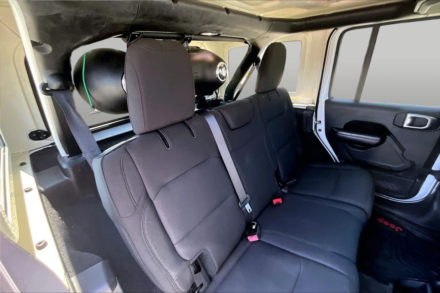 Used 2019 Bright White Clearcoat Jeep Sport S image 18