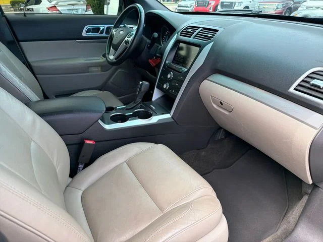 Used 2015 White Ford XLT image 23