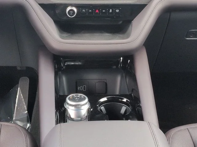 New 2026 Star White Metallic Tri-Coat Ford Platinum™ image 19