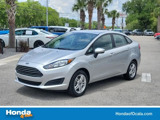 Used 2019 Ingot Silver Ford SE image 1