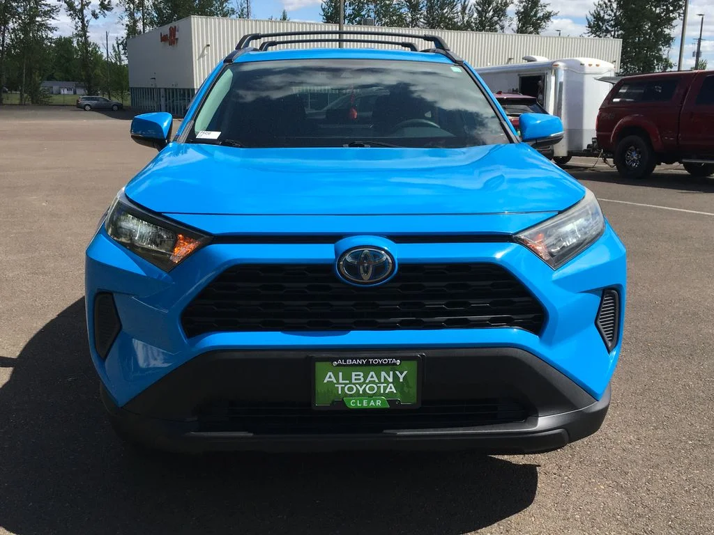 2019 Toyota RAV4 LE - Photo 11